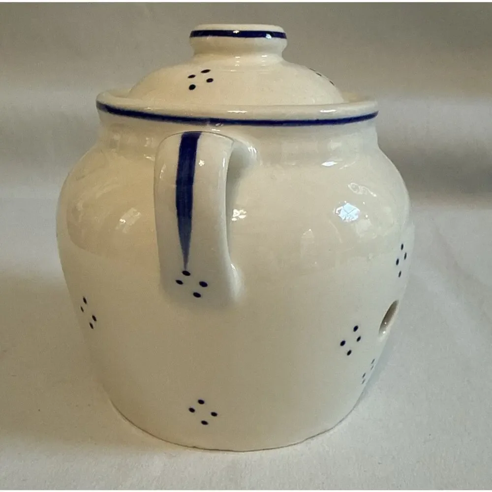 A Bentson West Design Boston Warehouse 5 Inch Ceramic Garlic Keeper- Nice!